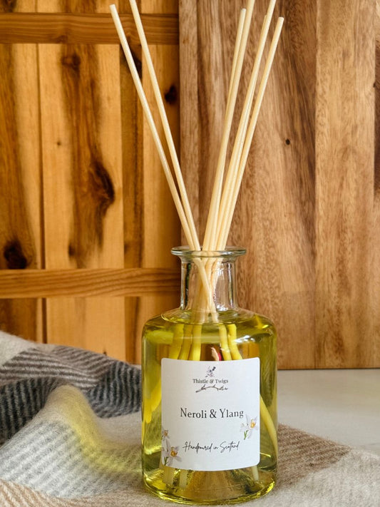 neroli-and-ylang-200-ml-reed_Diffuser-with-reeds